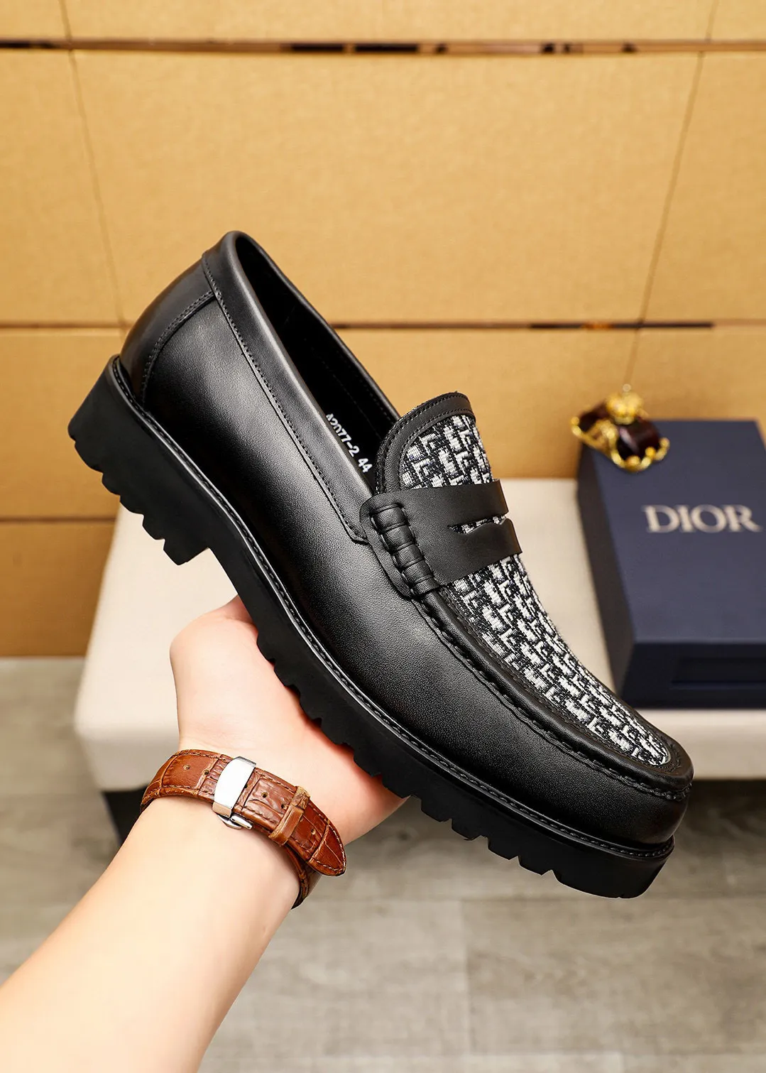 Men's shoes 💰460 💐 Product trademark: Dior "Dior" casual leather shoes Regular size: 39-44 (38.45🉑️customized) Product materials: Selected original fabric uppers imported from Italy, imported water-dyed 🐂 cowhide lining. Strong three-dimensional visual effect, foam outsole Color: 1⃣️color optional